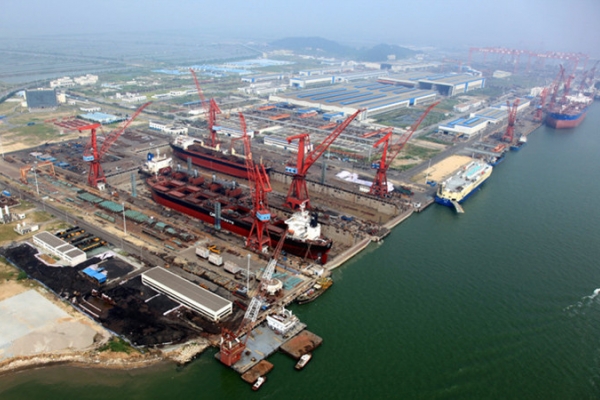 Pożar podczas budowy masowca. Są ofiary śmiertelne